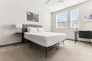 Bedroom 1 - queen bed