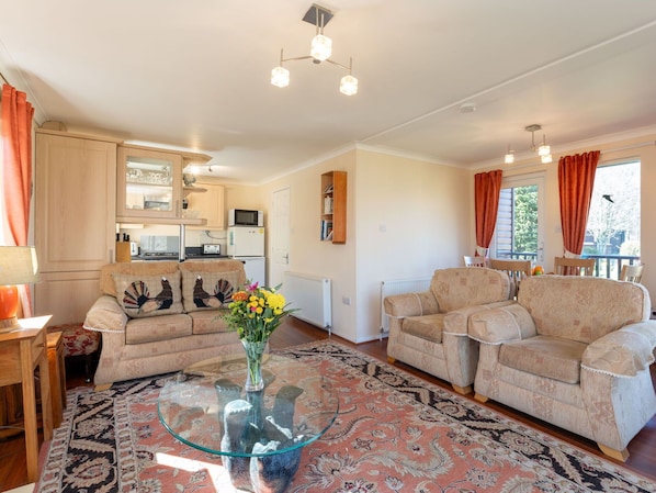 Möbel, Couch, Interior Design, Holz, Decke, Flooring, Wohnzimmer, Tabelle, Fussboden, Zimmer