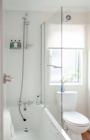 Badezimmer, Badewanne, Armatur, Interior Design, Weiss, Flooring, Fussboden, Installation, Zapfhahn, Dusche