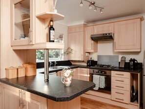 Möbel, Küche, Countertop, Küchengerät, Cabinetry, Interior Design, Major Appliance, Holz, Haushaltsgerät, Flooring