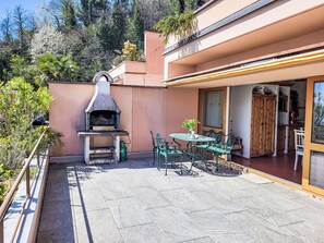 Floor, Flooring, Flowerpot, Houseplant, Shade, Chair, Wood Stain, Garden, Design, Backyard