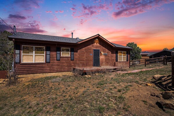 Welcome to Bear Hugs Cabin!