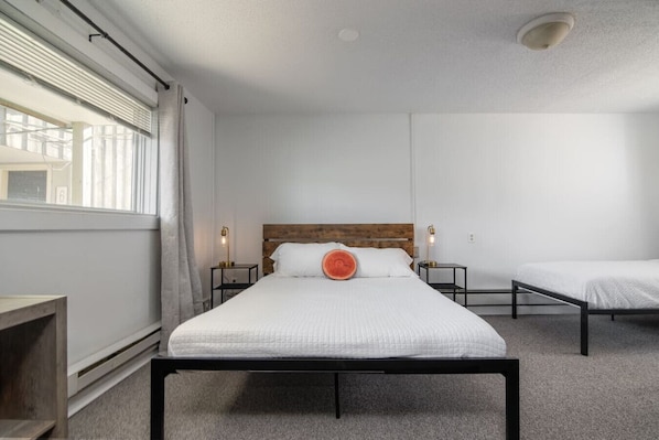 Spacious Twin + Queen room