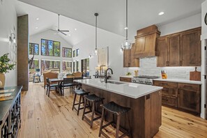 18160 Forestbrook-07