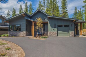 18160 Forestbrook-01