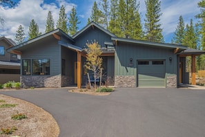 18160 Forestbrook-01