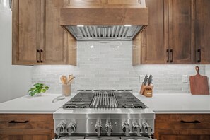 18160 Forestbrook-09