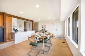 Here is the bright dinning area