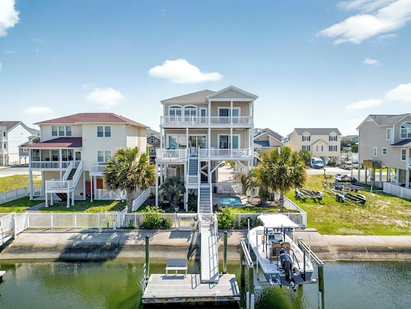 Can dock your own boat!