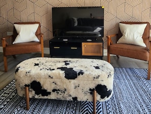 Living Room / Lounge