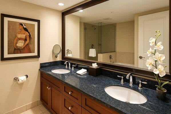 HKH-229 Luxurious master bath with elegant finishes and a spa feel.