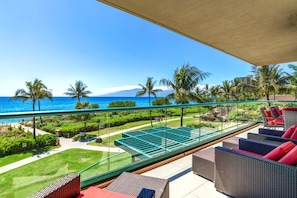 HKH-201 Entertain in style on your oceanview lanai with designer furniture and a premium grill?pure island luxury.