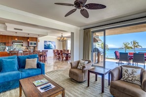 HKH-201 Spacious oceanview living with designer furnishings, floor-to-ceiling glass, and seamless indoor-outdoor luxury.