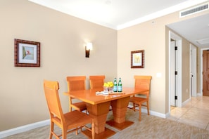 HKH-222 Gather, feast, and laugh in this warm, elegant dining nook.