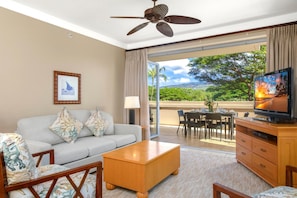 HKH-222 Cozy, open-concept living space flowing straight to paradise.