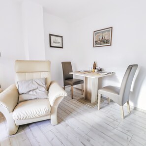 Living/dining area