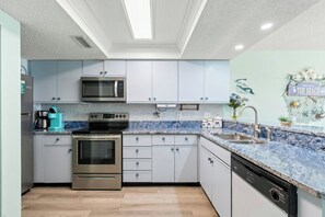 All modern appliances to make meal preparation a breeze.