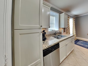 Full Size Kitchen