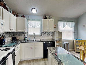 Full Size Kitchen