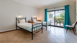 Bright twin room opening onto a private terrace, ideal for families or friends traveling together
#TwinRoom #GardenAccess #FamilyStay #NaturalLight #RelaxAndUnwind #LovelyStay
