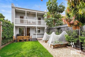 Backyard with garden, BBQ and outdoor table for 6 people