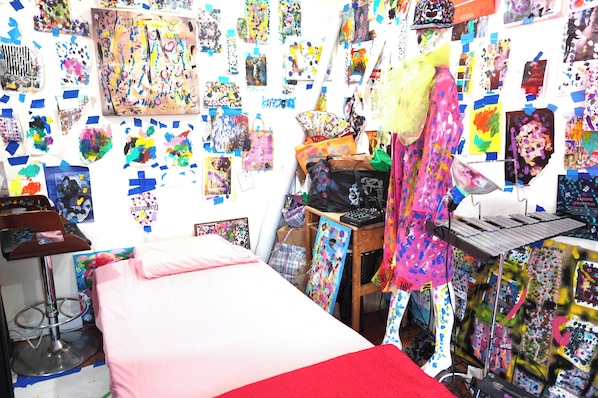 bedroom and art