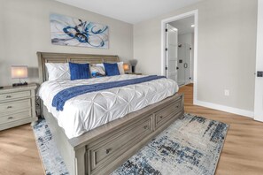 Bedroom 4 with king bed, deck access, Smart TV, and ensuite 