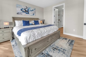 Bedroom 4 with king bed, deck access, Smart TV, and ensuite