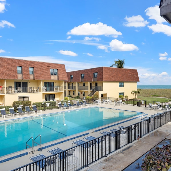 The balcony is ideal for relaxing and enjoying the ocean breeze