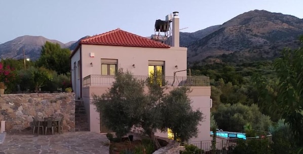 VILLA KASTANIA