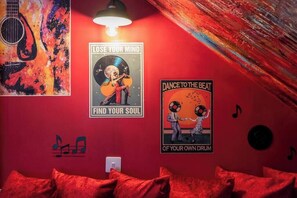 just some artistic details to add more musical vibe to the room :)