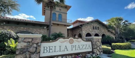 Bella Piazza Community