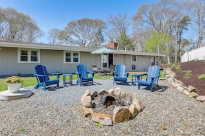 Backyard | Fire Pit | Shaded Dining Table | Covered Patio