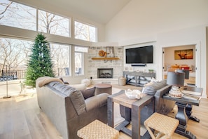 Living Room | Free WiFi | Fireplace | Smart TV | Queen Sleeper Sofa | 1st Floor