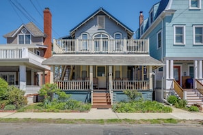 Property Exterior | Free Street Parking