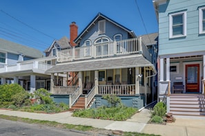 Property Exterior | Free Street Parking