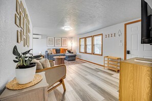 Living Area | Queen Sleeper Sofa | Flat-Screen TV