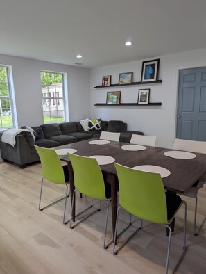 Bonus Room/Dining Room