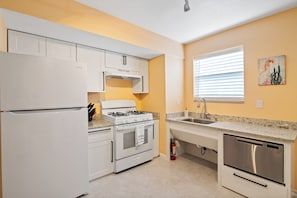 Full kitchen