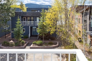 Views of the lake from the balcony | Exterior