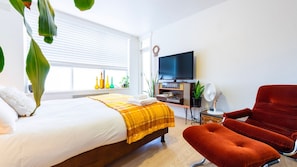 Cozy bedroom with a queen bed