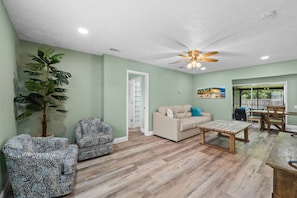 Spacious living room