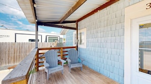Covered front porch/deck