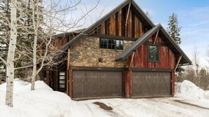 The Summit Chalet (8398)