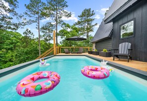 Float-ready and sun-drenched — the poolside vibes are strong at this mountain escape.