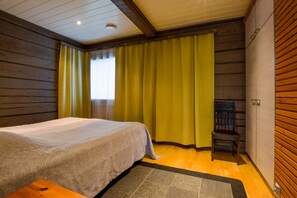 Cozy bedroom featuring a comfortable queen-size bed for a restful night’s sleep