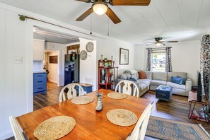 Dining Area | Dishware/Flatware Provided