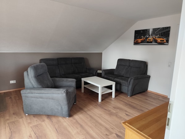 Ferienwohnung 1-4 Pers., 70 m²-Gemütliche Sitzecke im Wohnbereich
