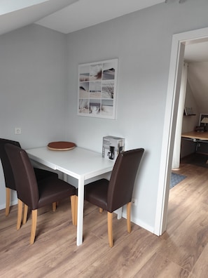 Ferienwohnung 1-4 Pers., 70 m²-Sitzecke in der modernen Küche