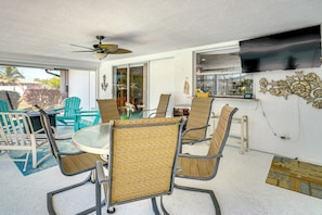 Covered Patio | Flat-Screen TV | Gas Fire Pit | Gas Grill | Outdoor Dining Area